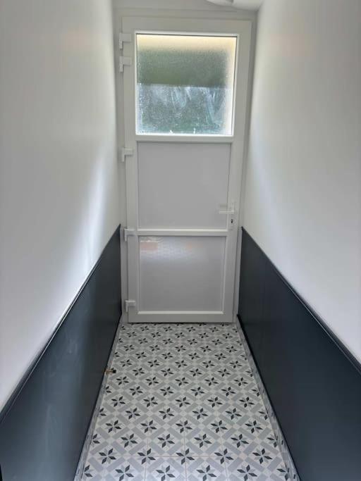 Duplex Parapluies De Cherbourg Netflix Parking Exteriér fotografie