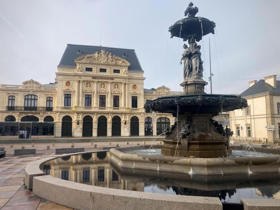 Duplex Parapluies De Cherbourg Netflix Parking Exteriér fotografie