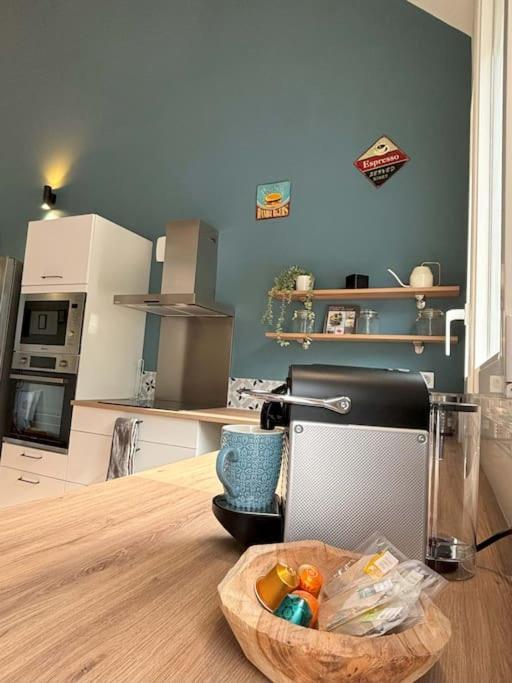 Duplex Parapluies De Cherbourg Netflix Parking Exteriér fotografie